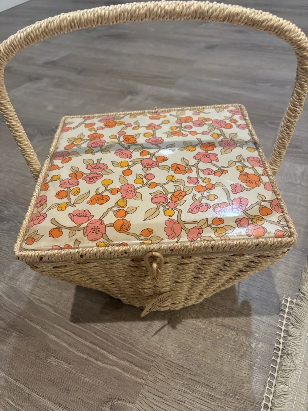 Dritz Vintage Cream Wicker Sewing Basket with Floral Lid